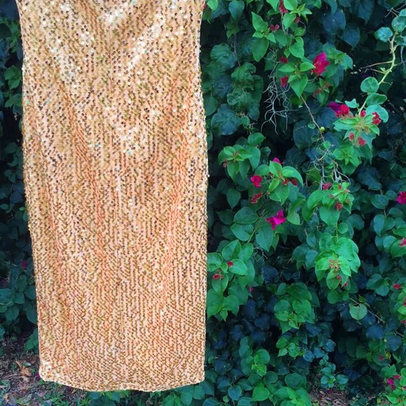 BOOHOO Glittery Sexy Gold Strapless Dress - Picture 3 of 3