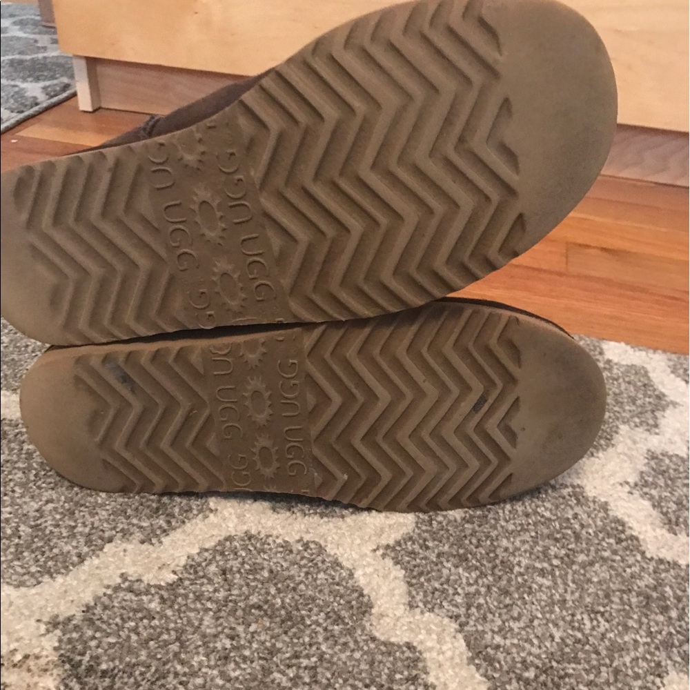 AUTHETIC BROWN SHORT UGG BOOTS - Picture 3 of 4