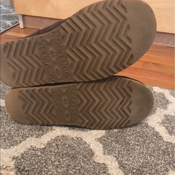 AUTHETIC BROWN SHORT UGG BOOTS - Picture 3 of 4