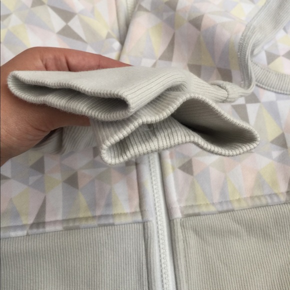 💰SOLD💰☁️Lululemon Stained Glass Scuba II ☁️ - Picture 3 of 7