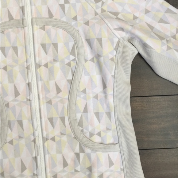 💰SOLD💰☁️Lululemon Stained Glass Scuba II ☁️ - Picture 4 of 7