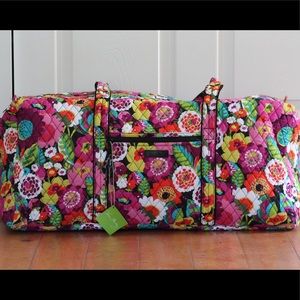 Vera Bradley X-Large Duffle Bag! 🌸