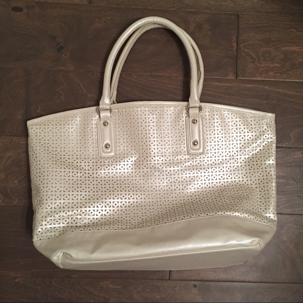 Oversized cream or white eyelet tote 🌺