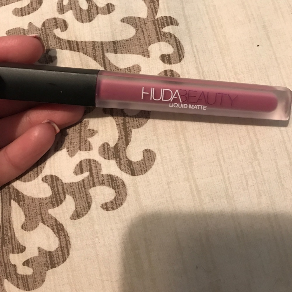 Huda matte lipstick