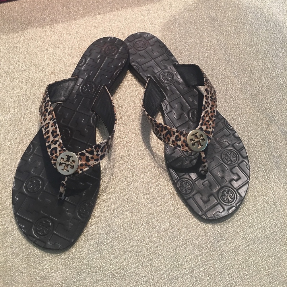 Tory Burch Thora leopard flip flops