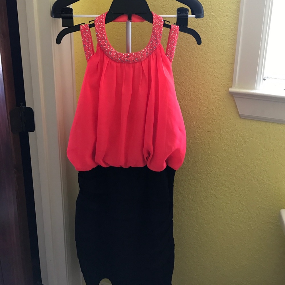 Beautiful party dress!