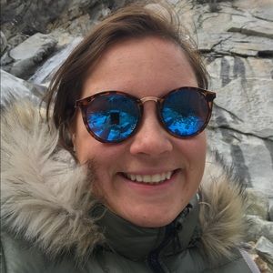 Meet your Posher, Lauren