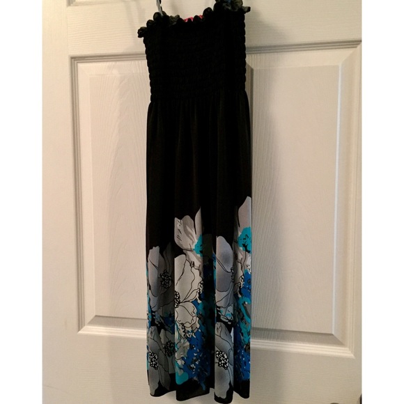 Beach Dress - Picture 1 of 3