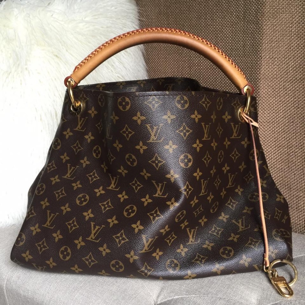 🎀SOLD🎀 Auth Louis Vuitton Artsy MM Monogram