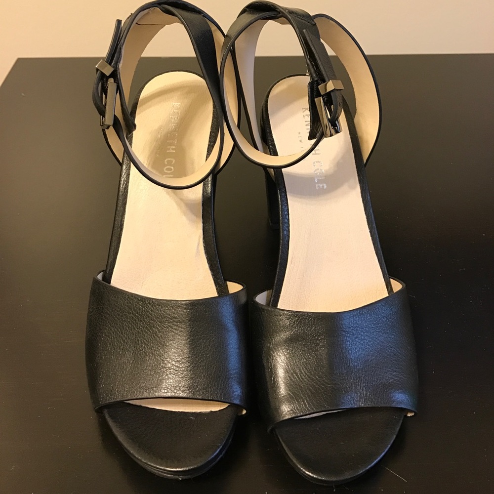 Kenneth Cole Black Leather Heeled Sandal