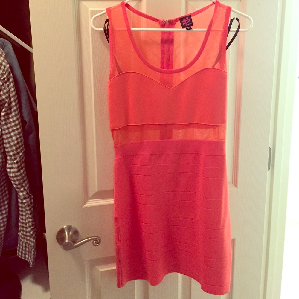2B BEBE Pink/salmon bodycon dress. Size L