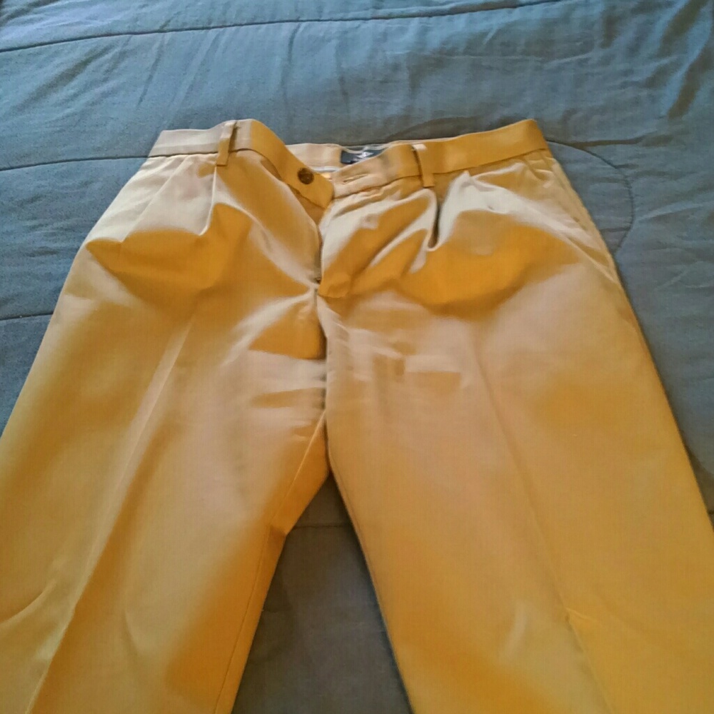 Dockers 32x32 Khaki pants