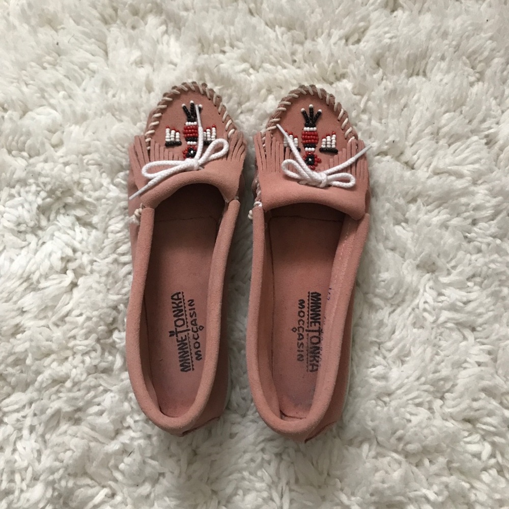 Unique Minnetonka faux-suede moccasins