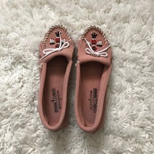 Unique Minnetonka faux-suede moccasins