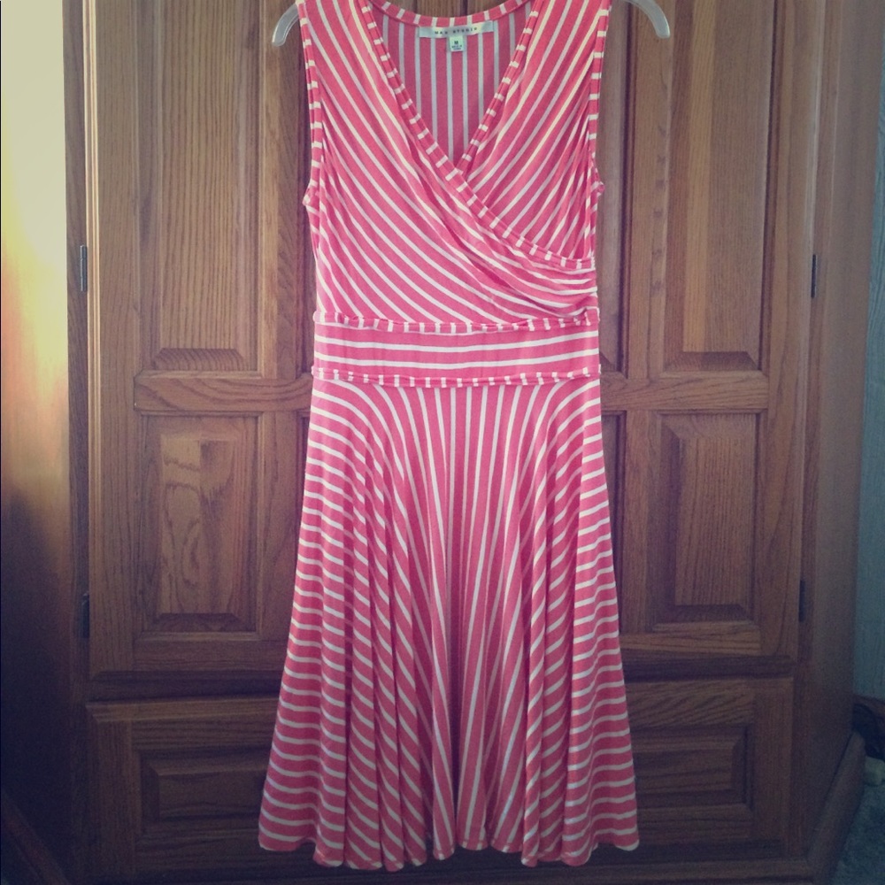MaxStudio Sleeveless Criss-Cross neckline dress