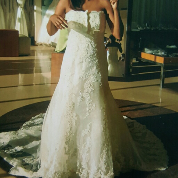 Wedding dress - Picture 2 of 4