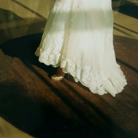 Wedding dress - Picture 4 of 4