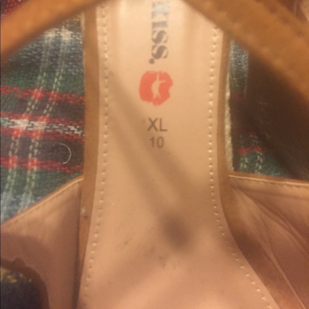 Heels - Picture 3 of 3