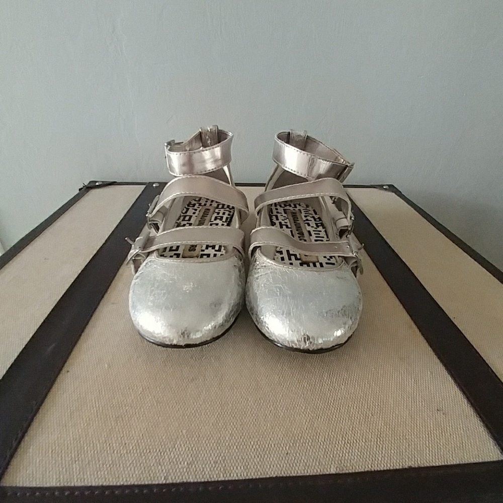 Metallic silver flats! Ankle strap. Size 8