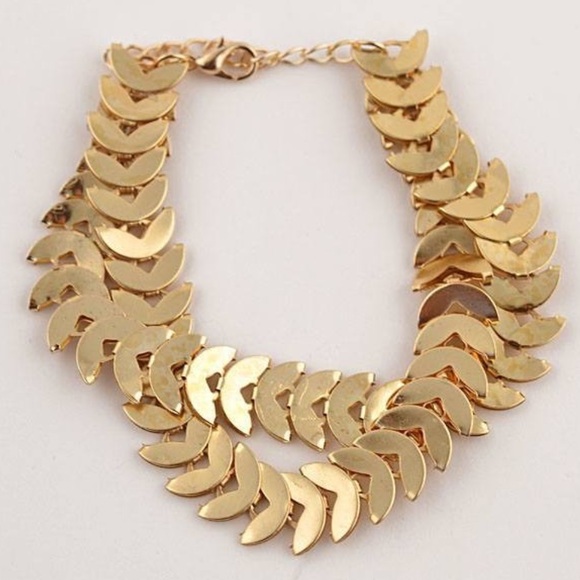 Intertwined Leaf Design Bracelet Gold - Picture 2 of 2