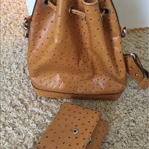Dooney and bourke hand bag with a wallet