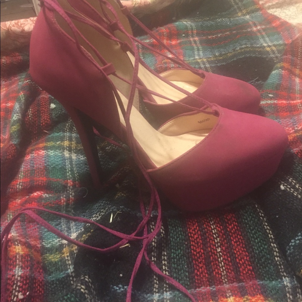 Heels - Picture 2 of 3