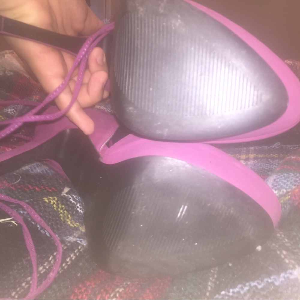 Heels - Picture 3 of 3