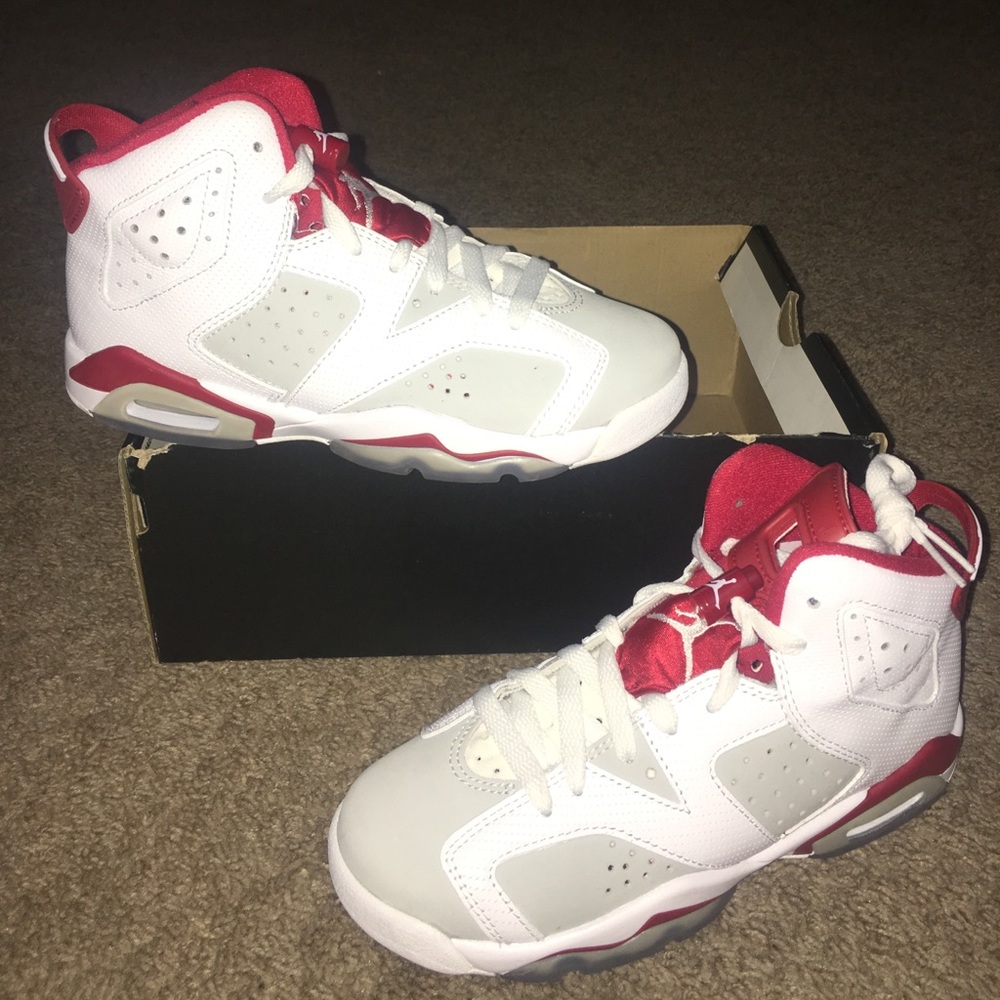 New Jordan retro 6 hare alternate size 3.5 youth