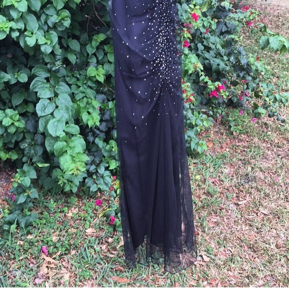 A black formal dress - Picture 2 of 3