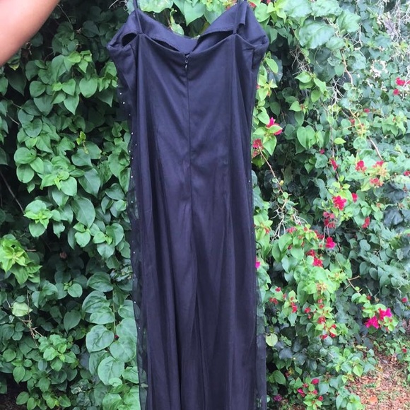 A black formal dress - Picture 3 of 3