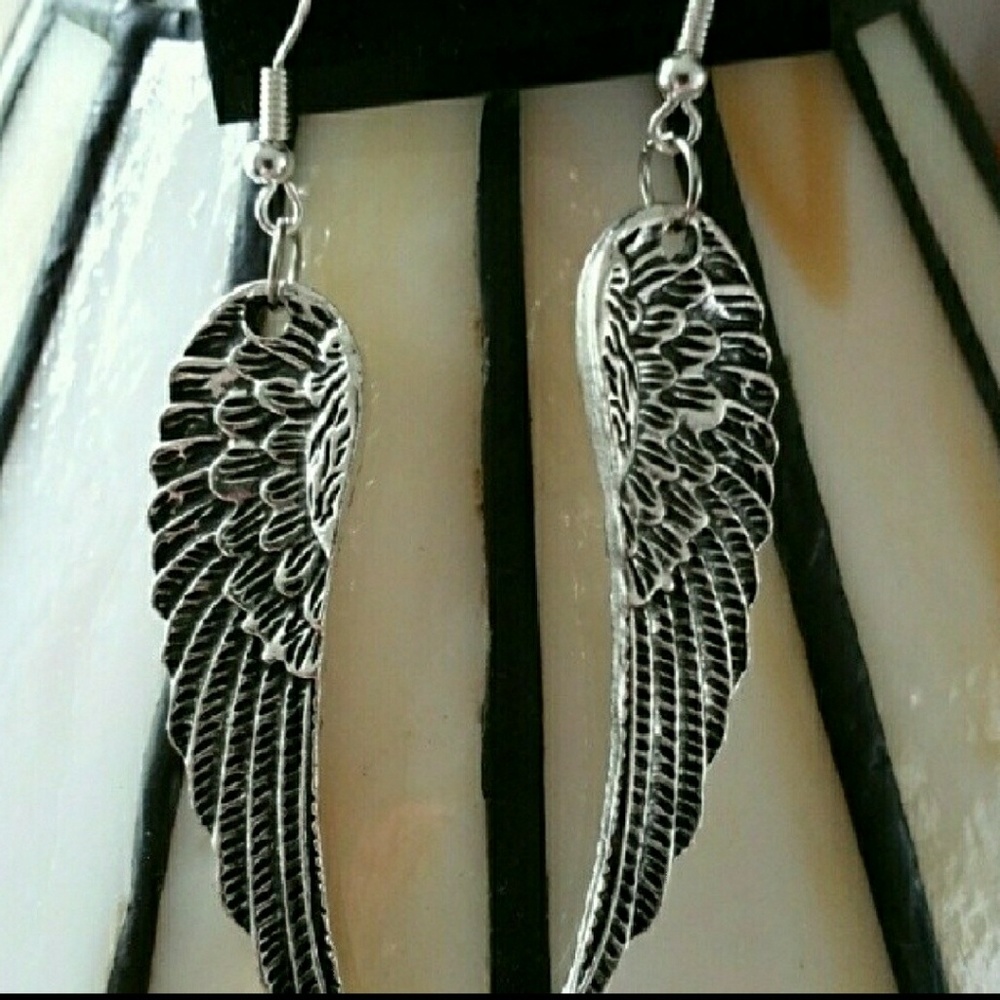 Angel wing dangle earrings nwot