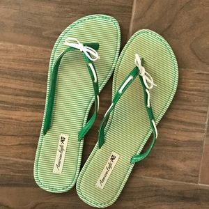 American Eagle Flip Flop Sandals Green/White sz 11