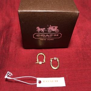 Coach huggie earings in Rose Gold