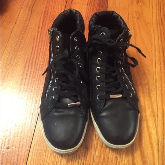 Steve Madden Shoes - Steve Madden quilted lace up high tops