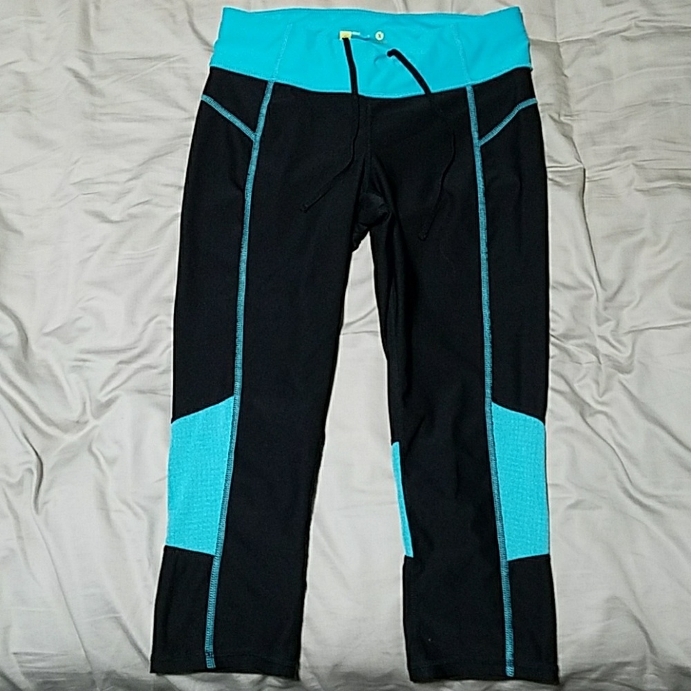 Workout compression capris with mesh blue