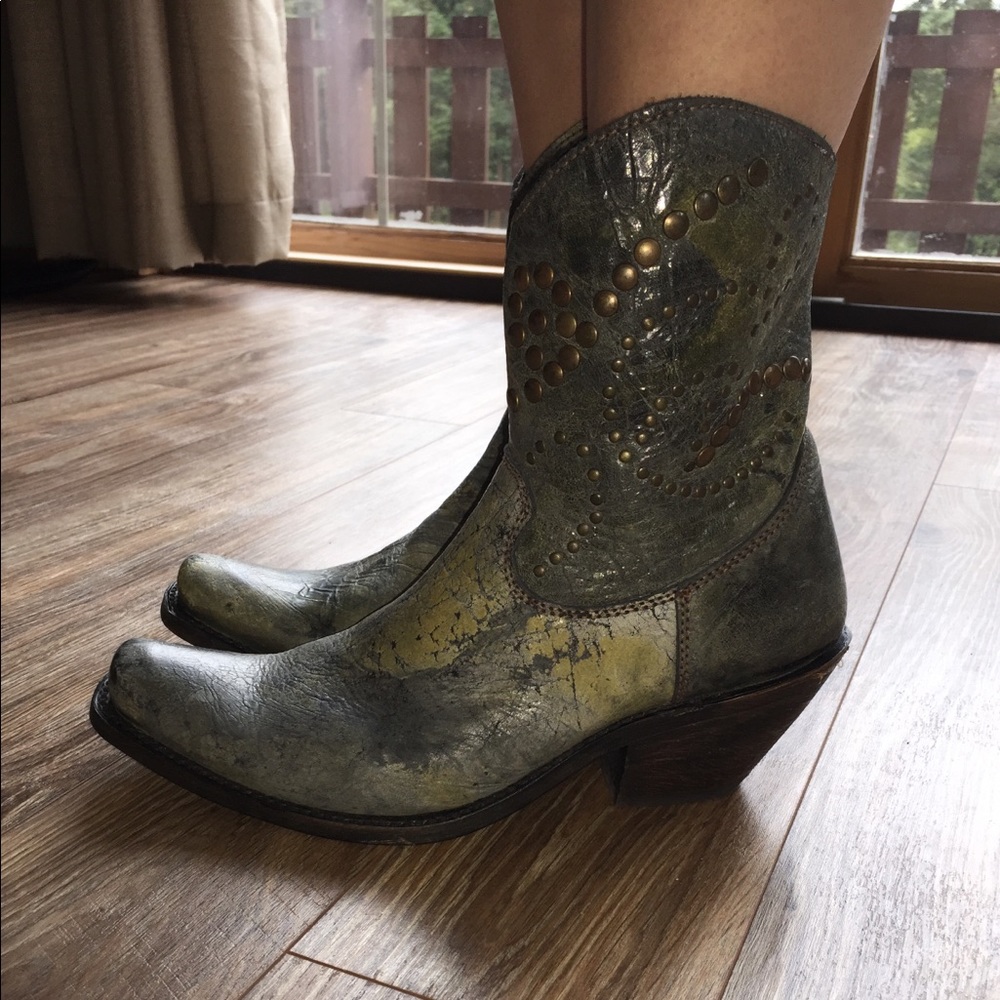 Distressed Cowboy Boots