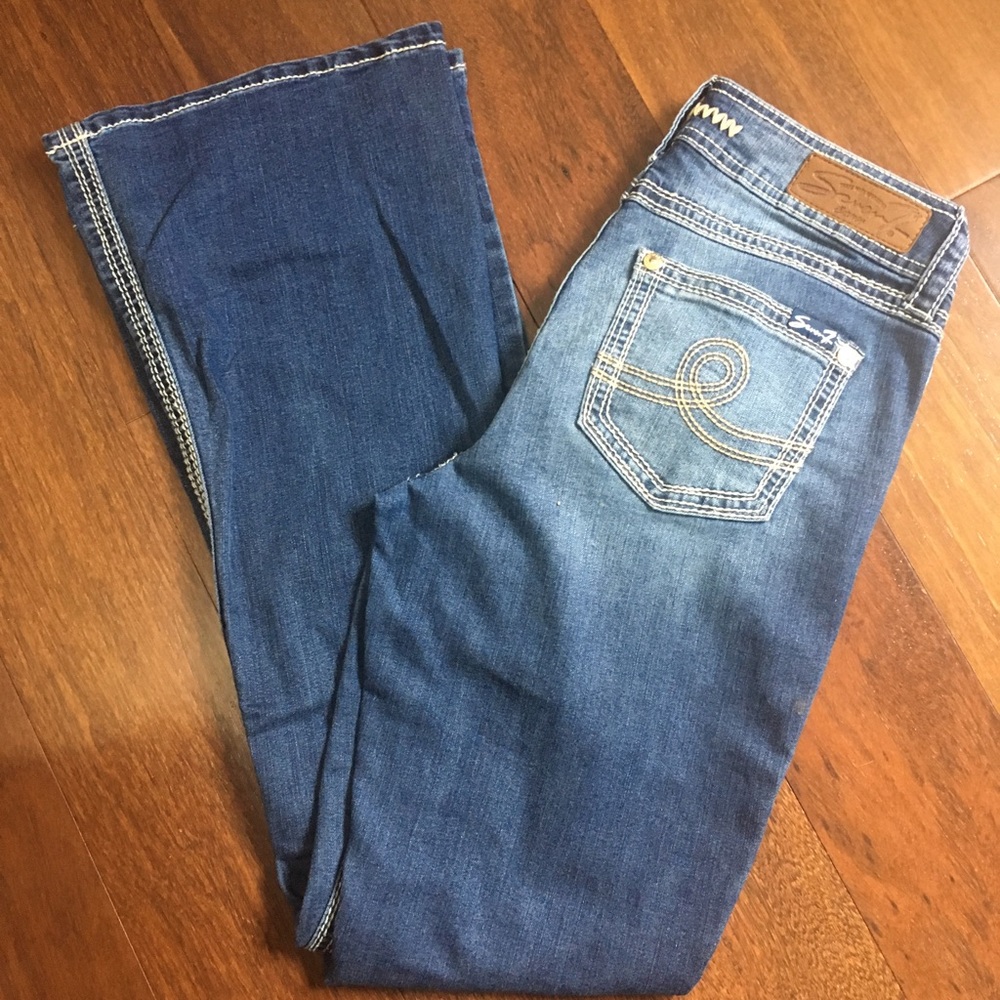 EUC Sz 8 Seven7 Flare jeans