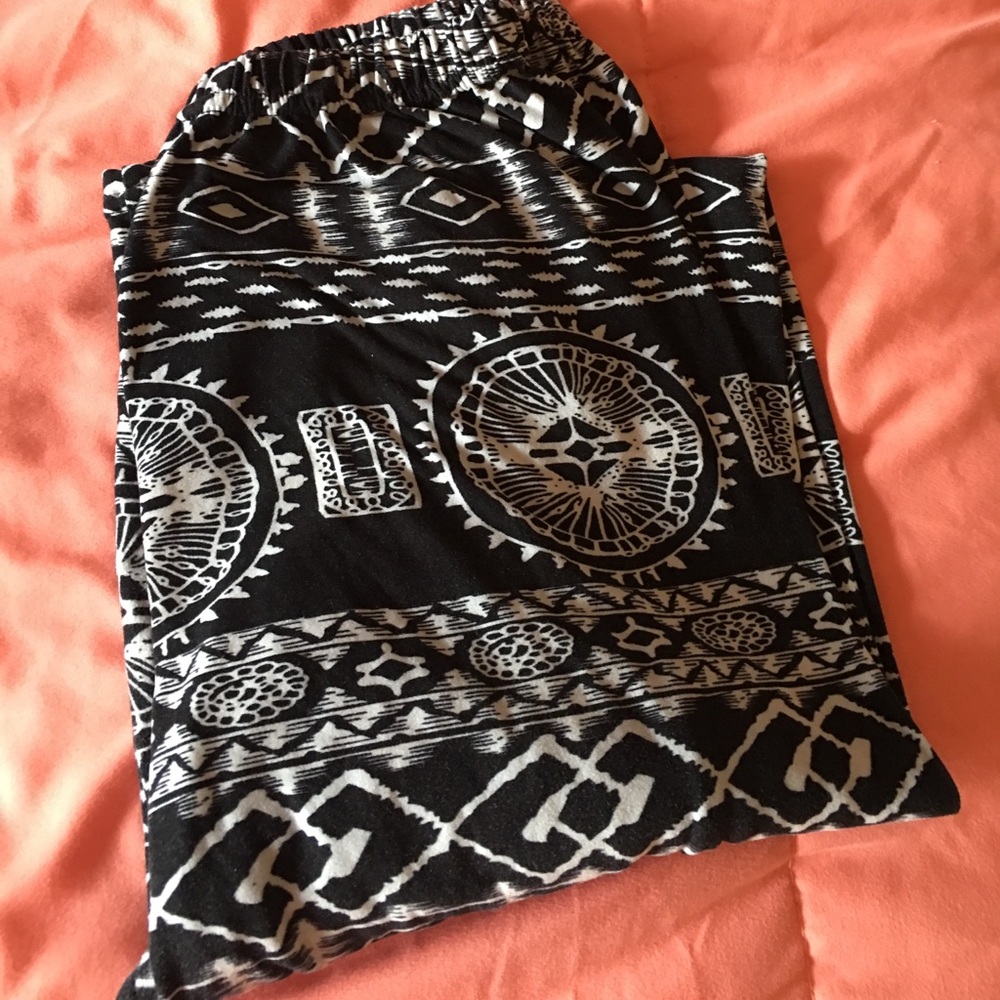 One size fits all soft leggings