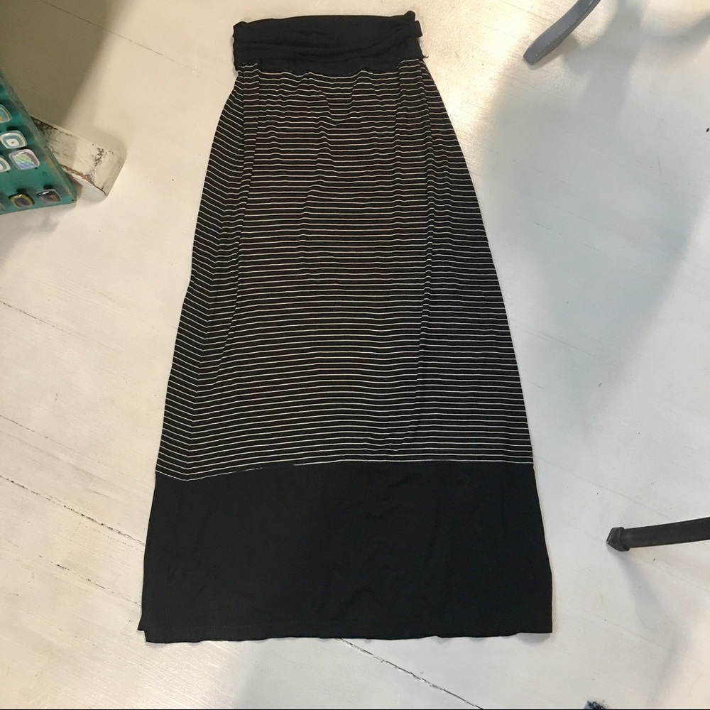 Max studio skirt , new size small