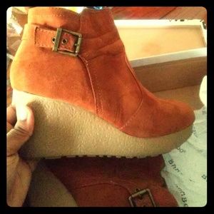 Bamboo wedge Booties