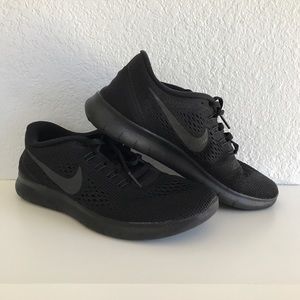 All black Nike FREE RN