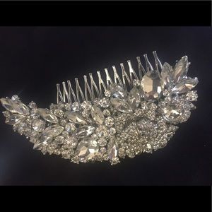 Gorgeous bridal hair comb