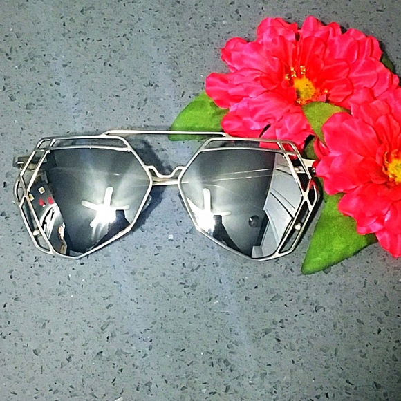 Silver Hexagon Geometric Aviator Sunglasses - Picture 2 of 3