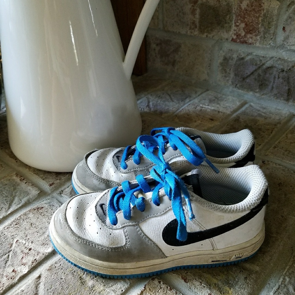 Nike Force 1 shoes