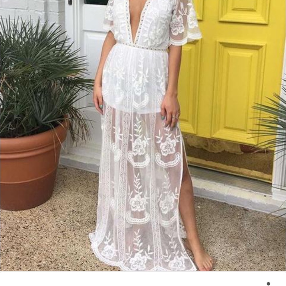 Long white lace v-neck maxi dress ๐ - Picture 5 of 5