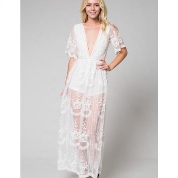 Long white lace v-neck maxi dress ๐ - Picture 2 of 5