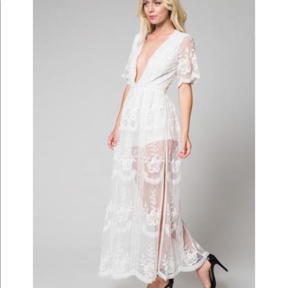 Long white lace v-neck maxi dress ๐ - Picture 3 of 5