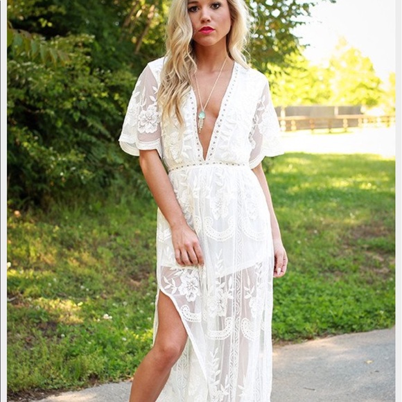 Long white lace v-neck maxi dress ๐ - Picture 4 of 5