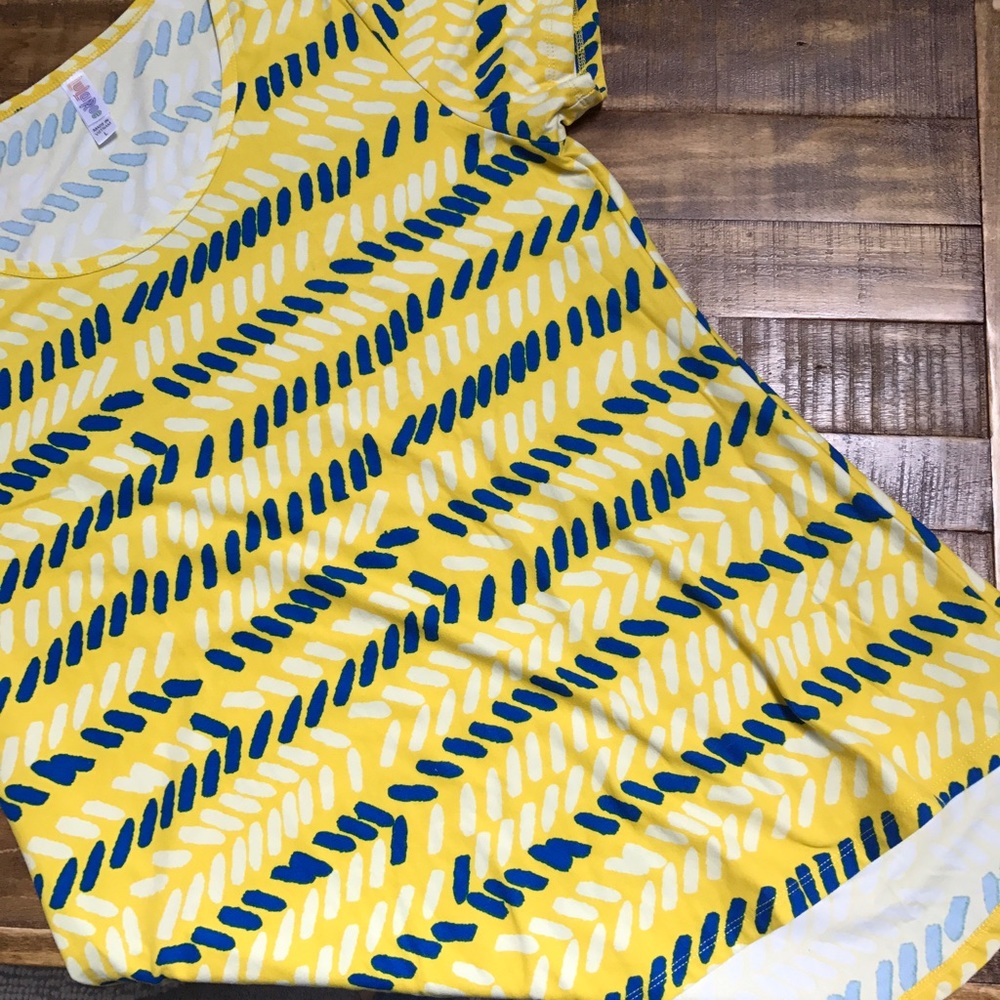 ❌ SOLD ❌ Lularoe Classic T Size L Yellow