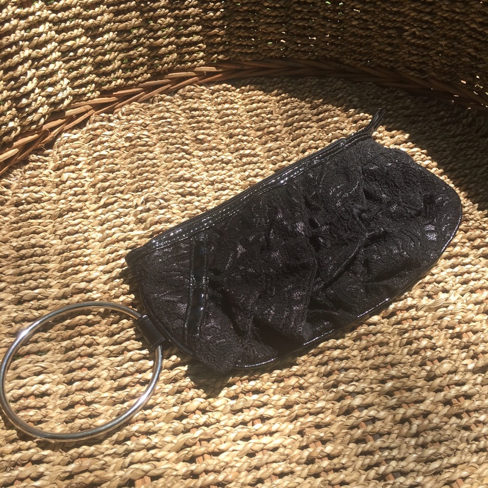 Lacy clutch
